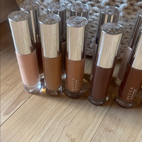 BECCA Ultimate Coverage Foundation - Picture 2 of 4